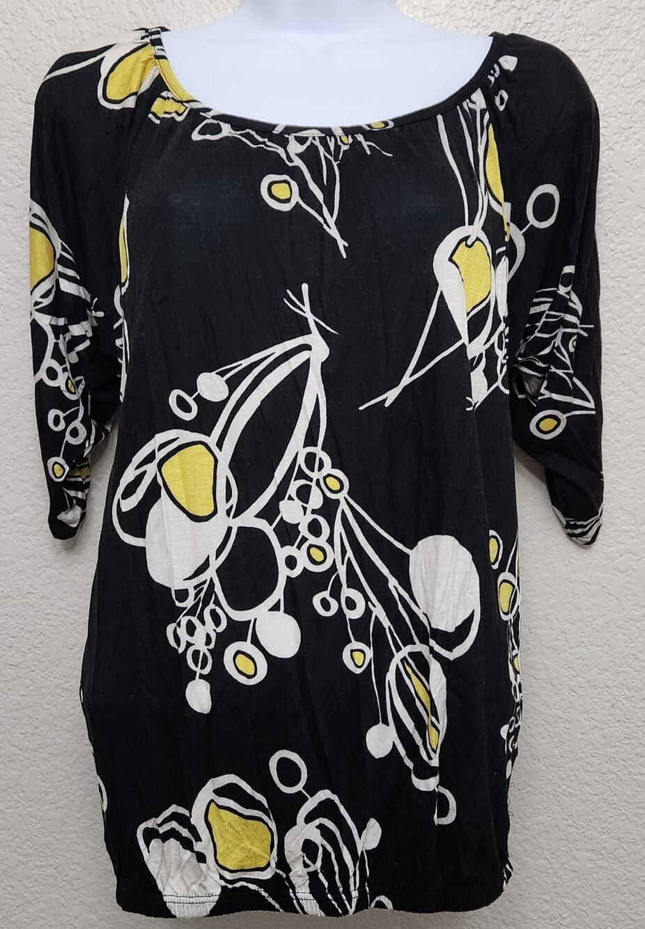 Eight Sixty Black White Yellow Geo Print Top XS Short Split Sleeves Lightweight